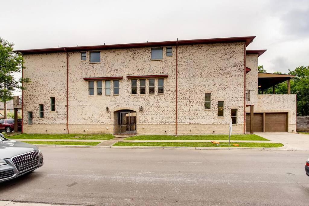 Business Friendly 3 Story Duplex Mins To Bars And Shops Villa Dallas Luaran gambar